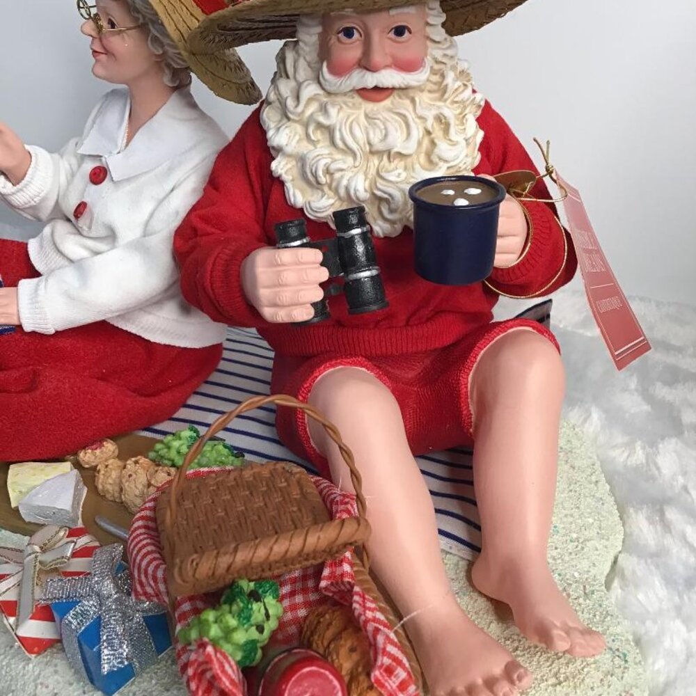 Clothtique Possible Dreams 'Life is a Picnic' 2023 Santa Figure 6012189 - NEW - Picture 4 of 11